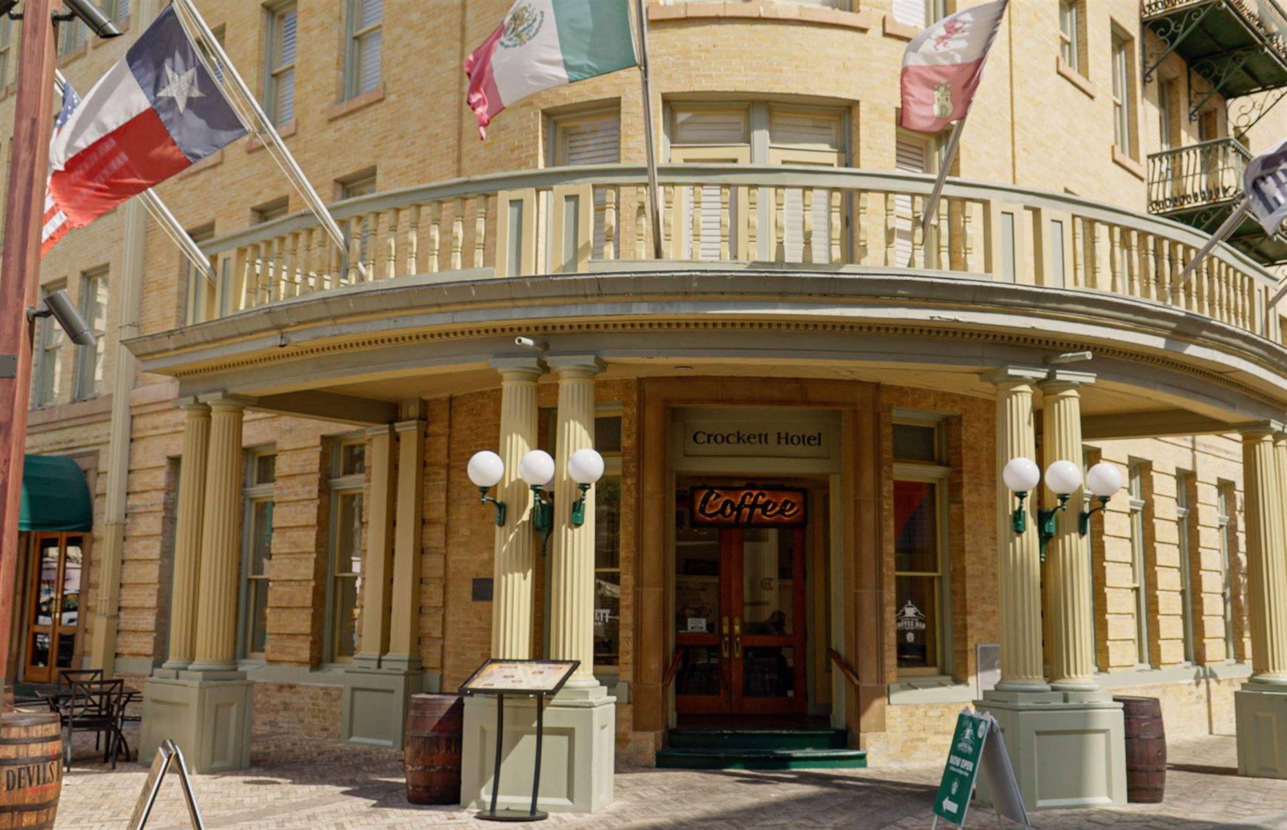 Texas: Crockett Hotel, San Antonio